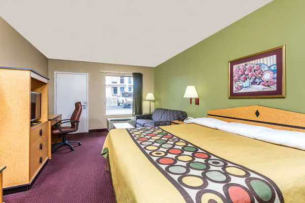 Super 8 by Wyndham Atlanta Northeast GA 4
