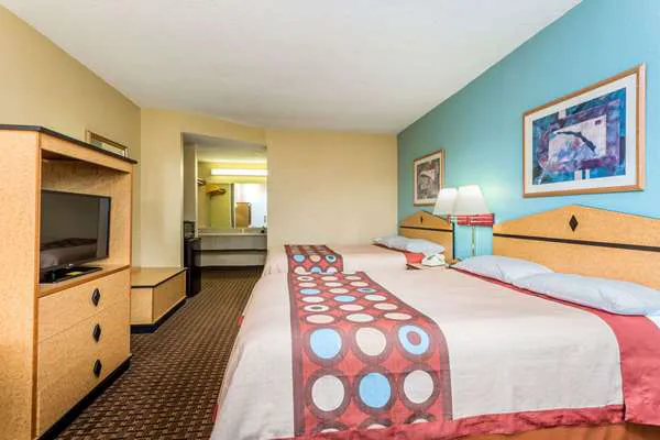 Super 8 by Wyndham Atlanta Northeast GA 4