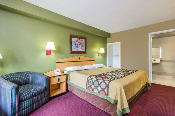 Super 8 by Wyndham Atlanta Northeast GA 4