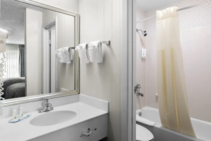 Quality Inn Northlake 5