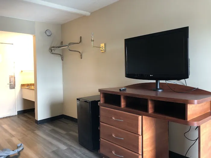 Peachtree Inn & Suites 4
