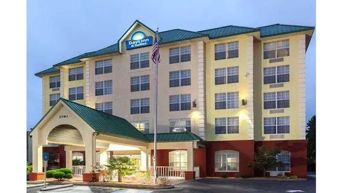 Days Inn & Suites by Wyndham Tucker/Northlake 5