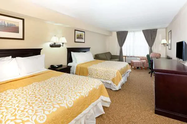 Days Inn & Suites by Wyndham Tucker/Northlake 5