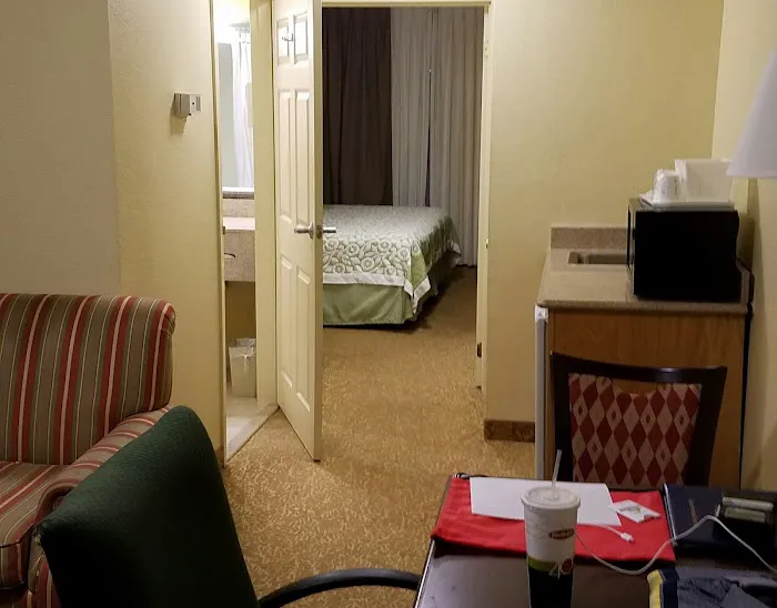 Days Inn & Suites by Wyndham Tucker/Northlake 5