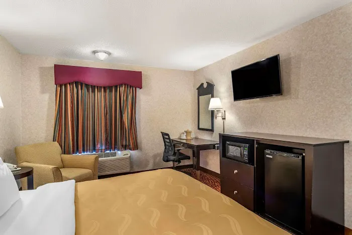 Quality Inn 4