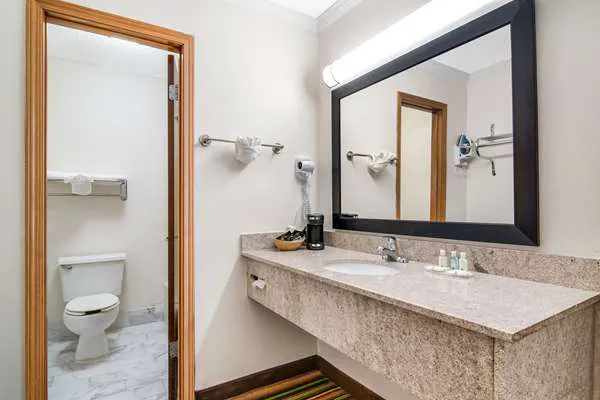 Quality Inn 4