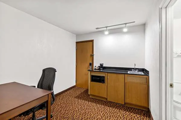 Quality Inn 4