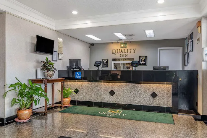 Quality Inn 4