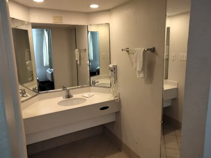 Horizon Inn and Suites Norcross 5