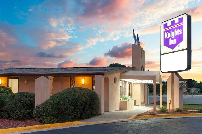 Knights Inn Tucker 4
