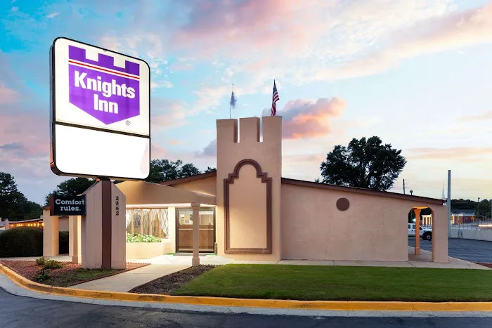 Knights Inn Tucker 4