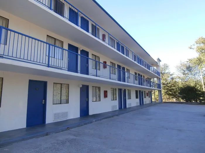 Americas Best Value Inn Tucker 4