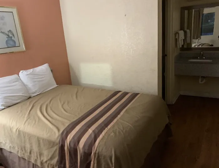 Americas Best Value Inn Tucker 4
