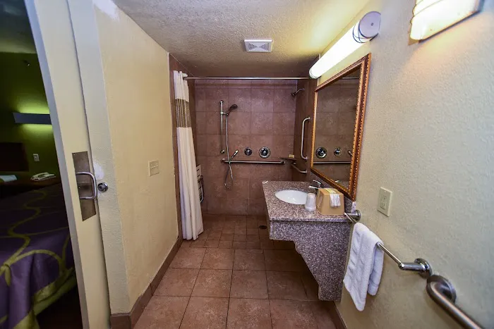 Masters Inn Tucker 4