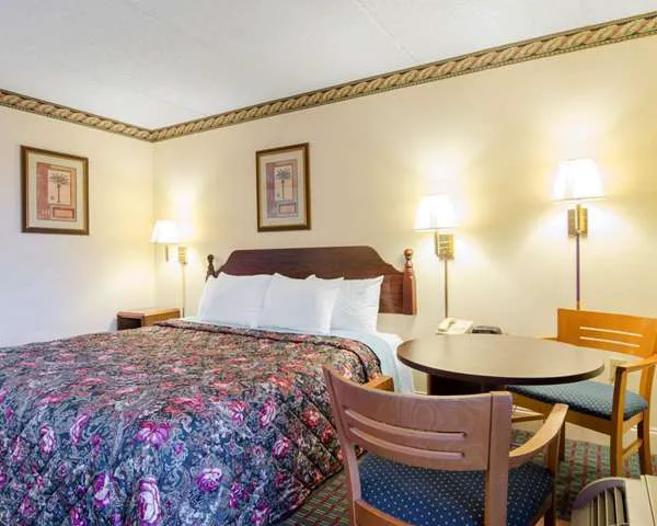 Rodeway Inn 5