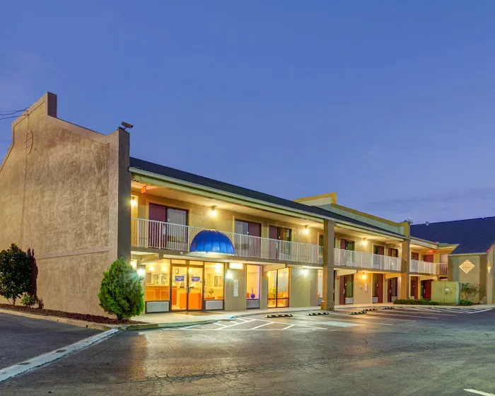 Rodeway Inn 5