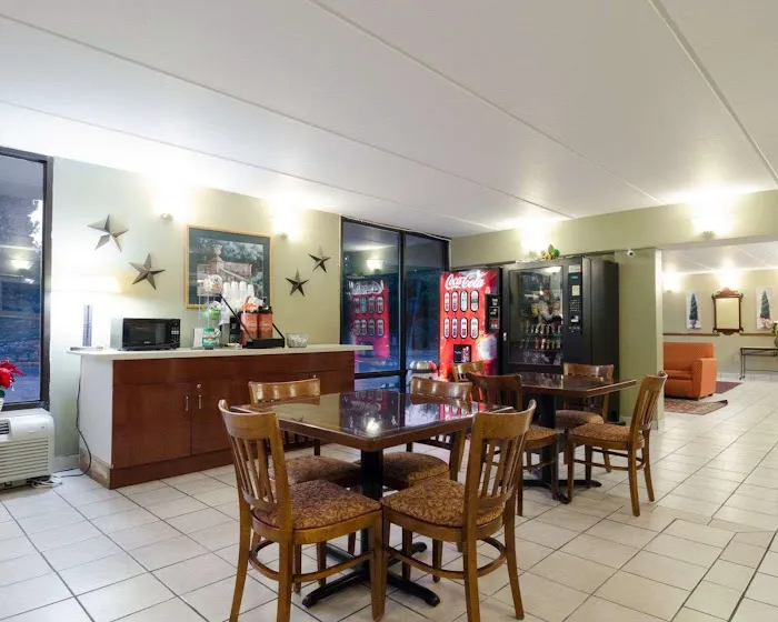Rodeway Inn 5