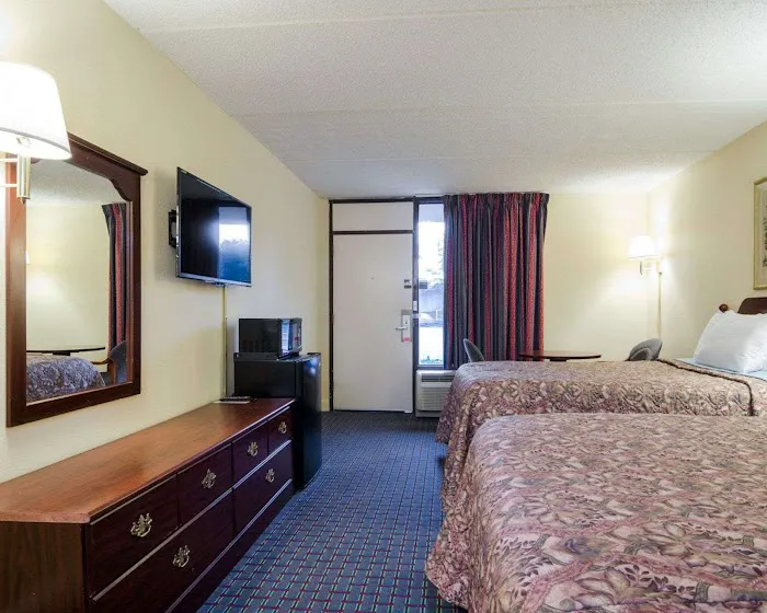 Rodeway Inn 5