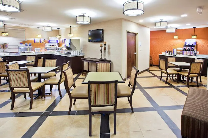 Holiday Inn Express Peachtree Corners-Norcross by IHG 4
