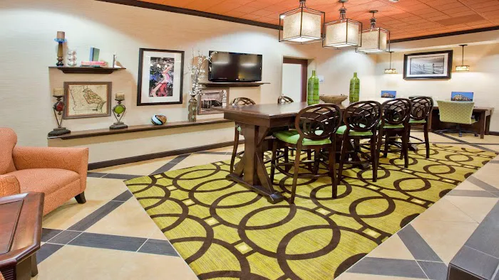 Holiday Inn Express Peachtree Corners-Norcross by IHG 4
