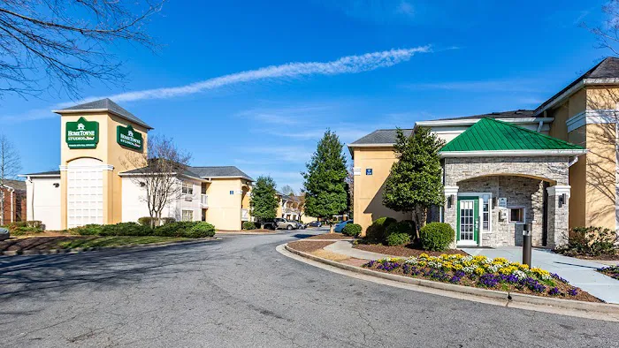HomeTowne Studios Atlanta NE - Peachtree Corners 4