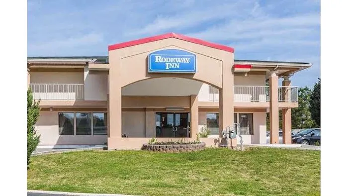 Rodeway Inn 4
