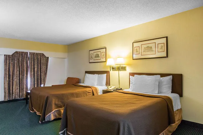 Rodeway Inn 4