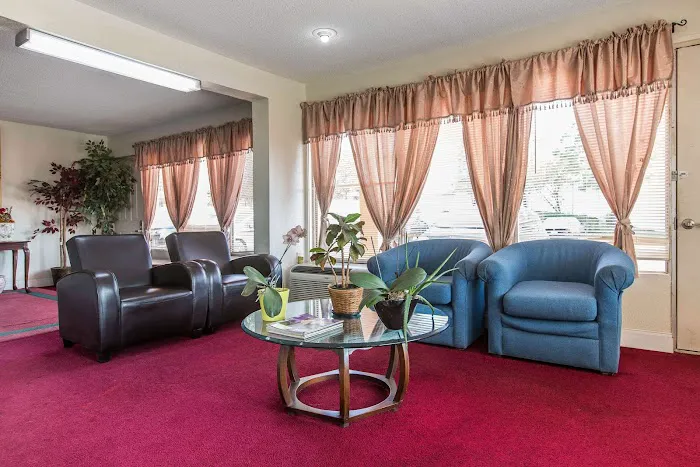 Rodeway Inn 4
