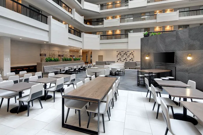 Embassy Suites by Hilton Atlanta Perimeter Center 5