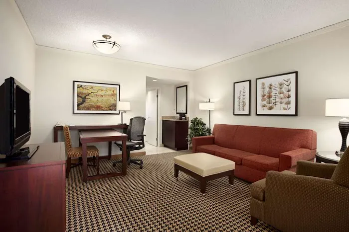Embassy Suites by Hilton Atlanta Perimeter Center 5