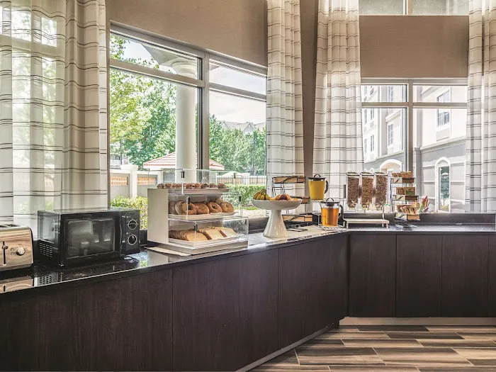 La Quinta Inn & Suites by Wyndham Atlanta Perimeter Medical 5