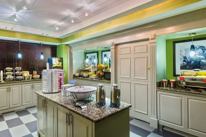 Hampton Inn Atlanta-Perimeter Center 5