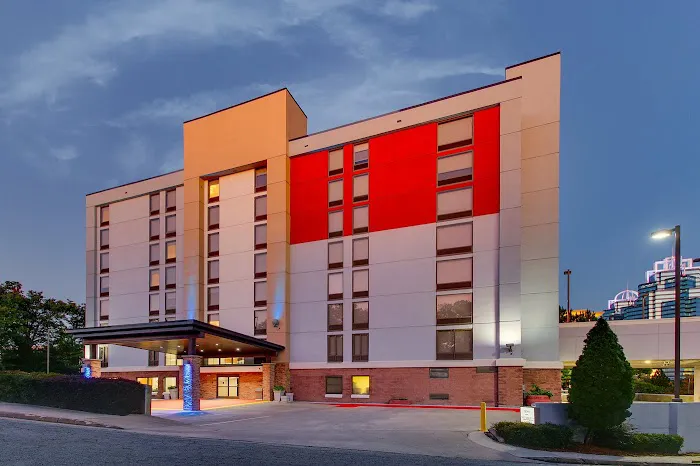Holiday Inn Express & Suites Atlanta N-Perimeter Mall Area, an IHG Hotel 5