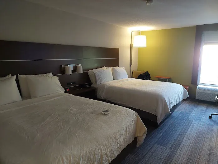 Holiday Inn Express & Suites Atlanta N-Perimeter Mall Area, an IHG Hotel 5