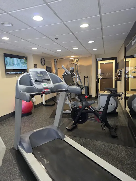 Holiday Inn Express & Suites Atlanta N-Perimeter Mall Area, an IHG Hotel 5