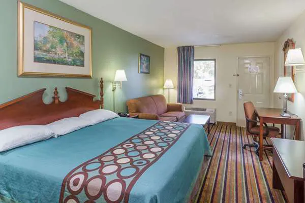 Super 8 by Wyndham Norcross/I-85 Atlanta 5