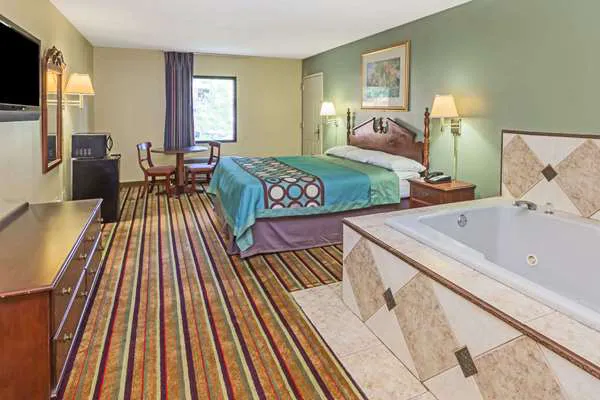 Super 8 by Wyndham Norcross/I-85 Atlanta 5