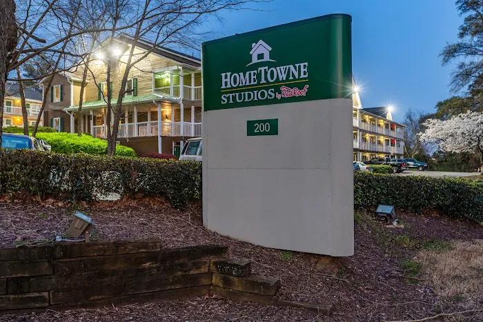HomeTowne Studios Atlanta NE - Downtown Norcross 4