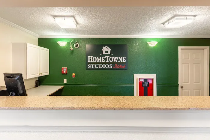 HomeTowne Studios Atlanta NE - Downtown Norcross 4