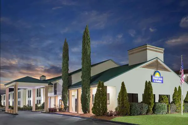 Days Inn & Suites by Wyndham Peachtree Corners/Norcross 4