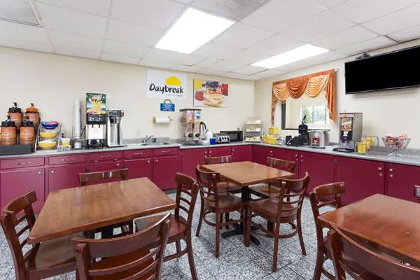 Days Inn & Suites by Wyndham Peachtree Corners/Norcross 4