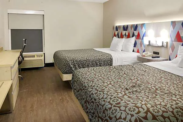 Days Inn & Suites by Wyndham Peachtree Corners/Norcross 4