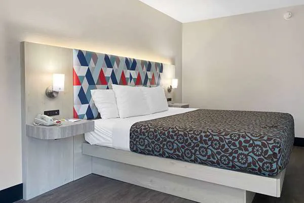 Days Inn & Suites by Wyndham Peachtree Corners/Norcross 4