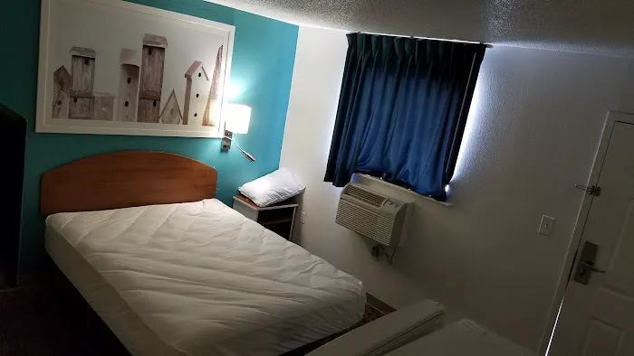 InTown Suites Extended Stay Atlanta GA - Indian Trail 5