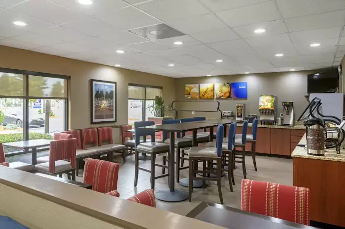 Comfort Inn & Suites Peachtree Corners 4