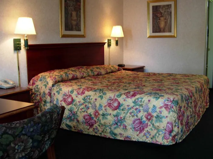 America's Best Inn Decatur 4