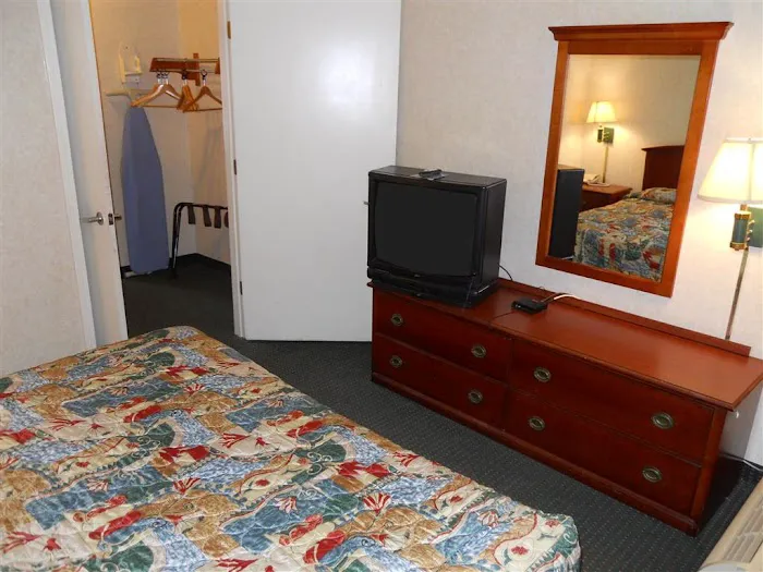America's Best Inn Decatur 4