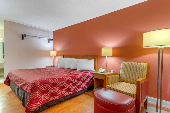 Econo Lodge 4