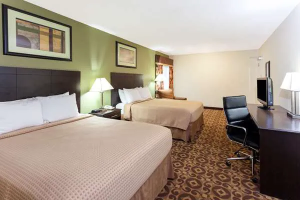Super 8 by Wyndham Decatur/Dntn/Atlanta Area 5