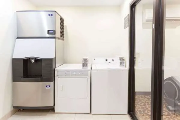 Super 8 by Wyndham Decatur/Dntn/Atlanta Area 5